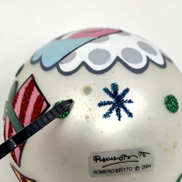 Romero Britto 2004 Christmas Santa & Presents Glass Ball Decorated Ornament - Picture 7 of 11